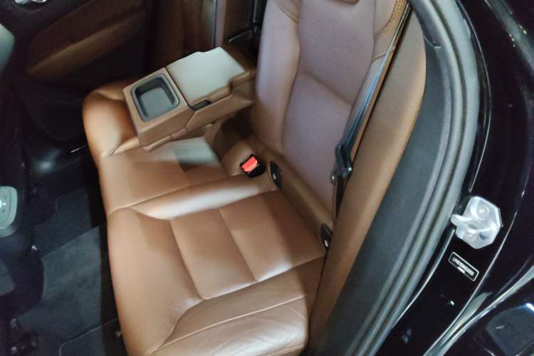 Used Volvo XC60 2019 T5 4x4 Smart & Dynamic Sport Edition China VI Standard