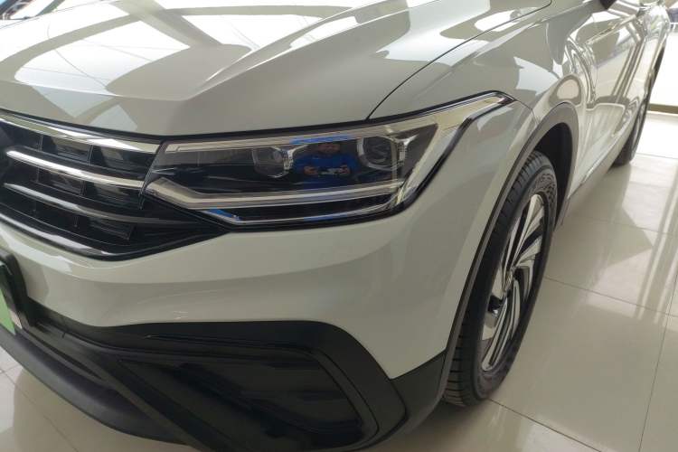 Used Volkswagen Tiguan L 2024 Outstanding Model 300TSI Automatic Two-Wheel Drive Longteng Edition
