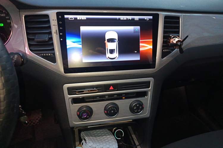 Used Volkswagen Golf Sportsvan 2016 230TSI Automatic Trend Edition Audio And AC Panel