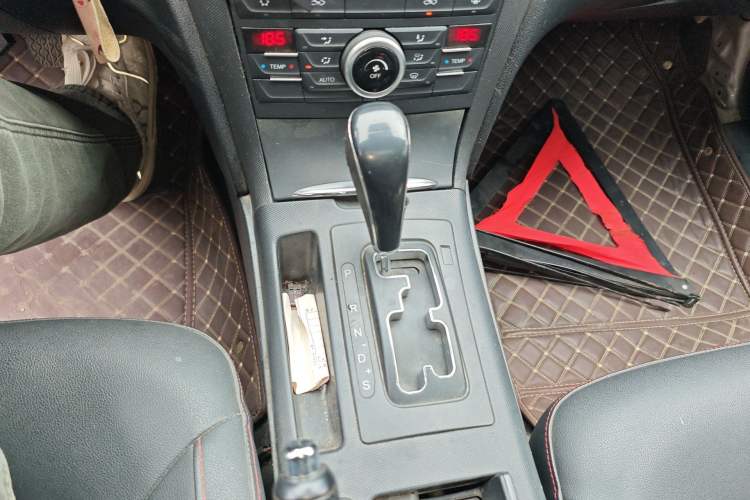 Used Bestune B70 2016 2.0L Automatic 10th Anniversary Edition Gear Lever