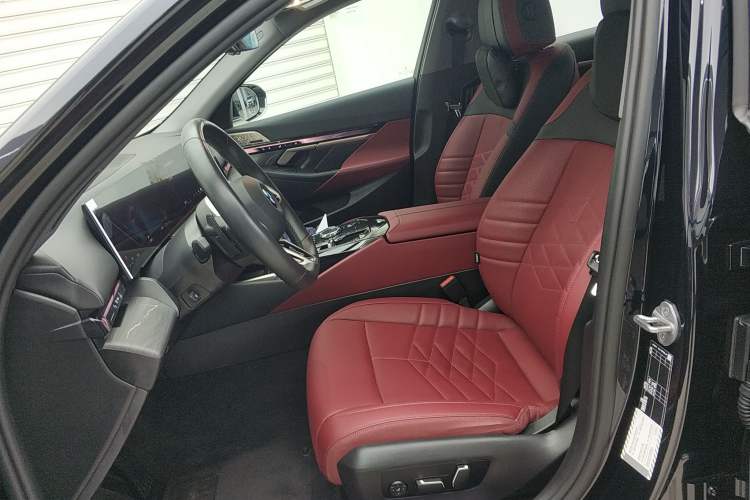 Used BMW 5 Series 2025 530Li Luxury Edition M Sport Package Left Front Seat