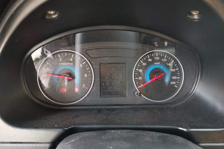 Used Dongfeng Fengon 330 2014 1.5L Manual Standard Edition DK15-02
