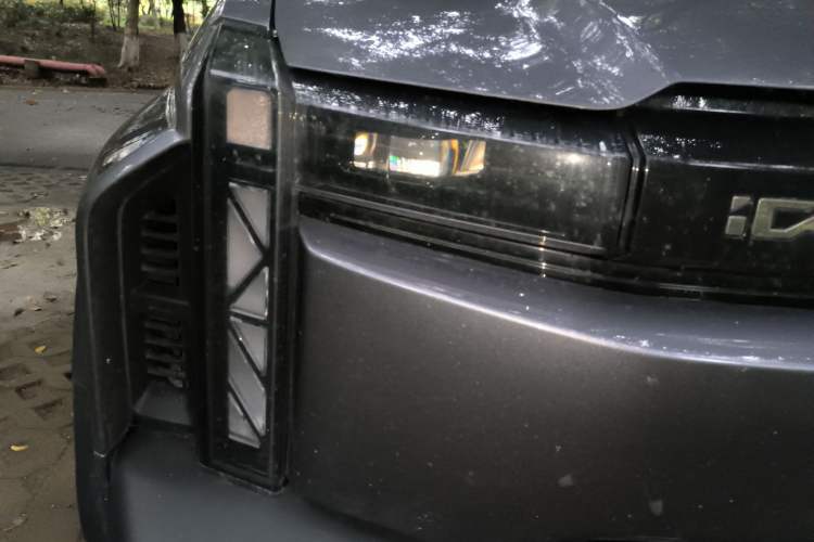 Used iCAR 03T 2024 520km Two-Wheel Drive Long-Range Enjoyment Edition Right Front Headlight