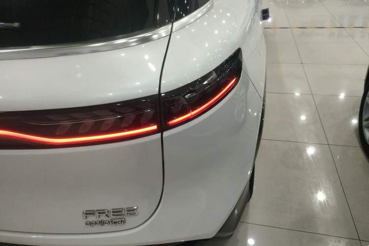 Used VOYAH FREE 2024 Ultra-Long Range Intelligent Driving Version Right Rear Taillight