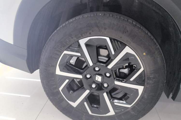 Used Baojun E6 2026 Model 500km Enjoyment Edition Right Rear Wheel Hub