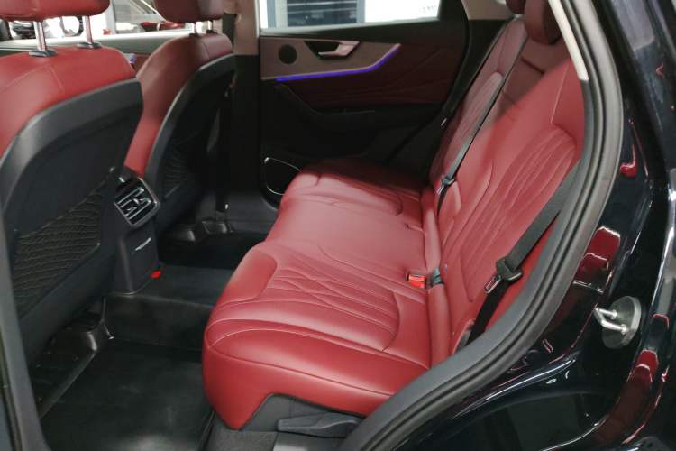 Used Hongqi HS5 2025 2.0T Two-Wheel Drive Flagship Pro Edition Interior 4