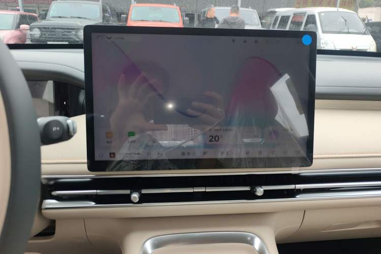 Used Wuling Bingo S 2025 Model 325km Deluxe Edition Audio And AC Panel