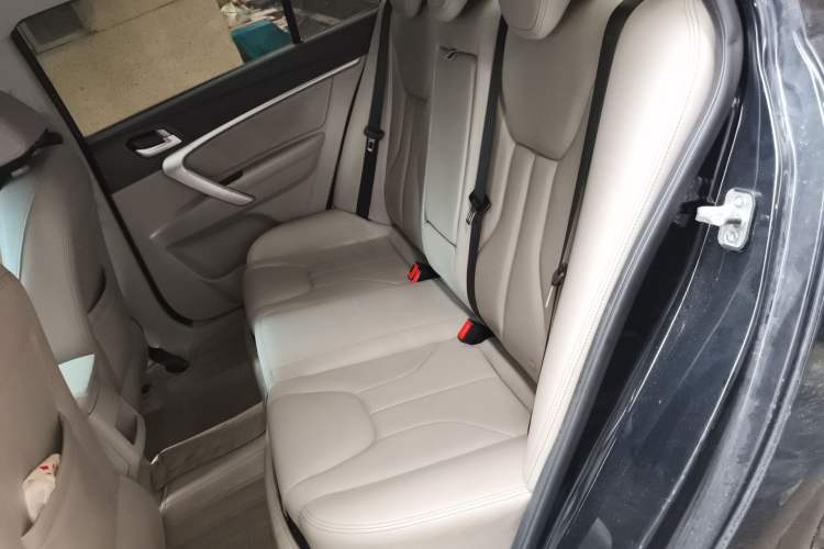 Used Geely Auto Emgrand 2016 Sedan 1.5L CVT Luxury Model