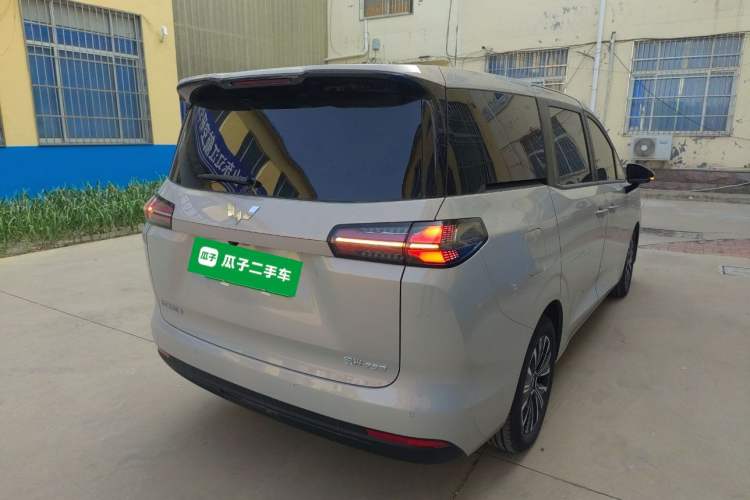 Used Wuling Starlight 730 2025 Model Plug-in Hybrid 125km Luxury Edition
