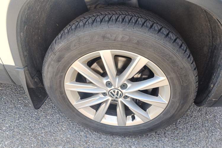 Used Volkswagen Tiguan 2015 1.8TSI Automatic Two-Wheel Drive Comfort Edition Right Front Wheel Hub