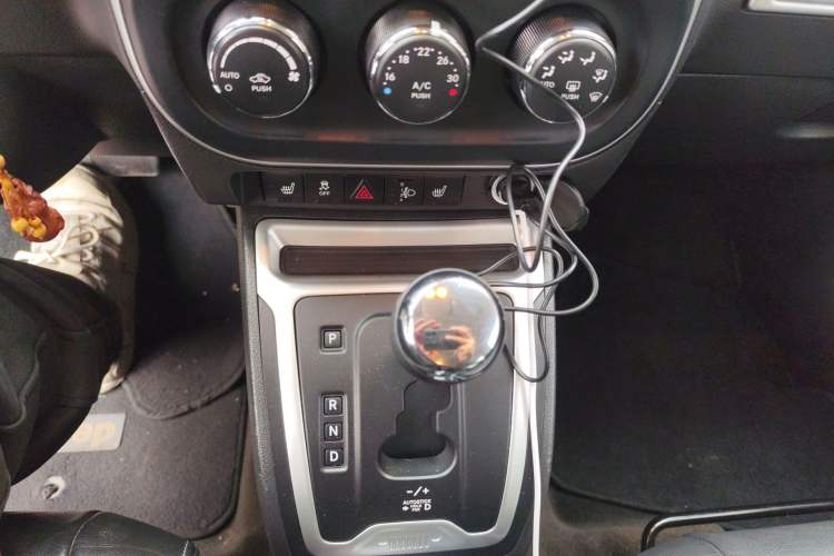 Used Jeep Compass 2014 2.0L two-wheel drive luxury version Gear Lever