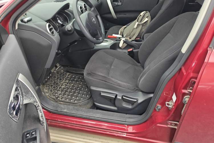 Used Nissan Qashqai 2011 2.0 XL Fire CVT 2WD Left Front Seat