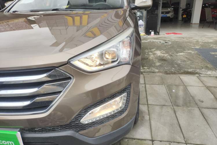 Used Hyundai Santa Fe 2013 2.4L Automatic Two-Wheel Drive Smart Version