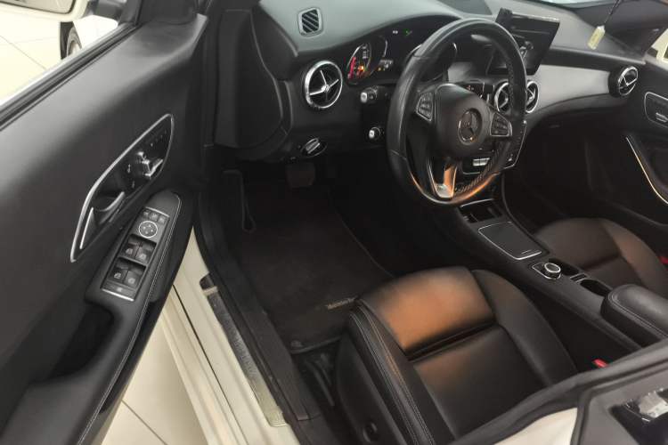 Used Mercedes-Benz CLA 2017 Facelifted CLA 200 Stylish Edition Driver Seat