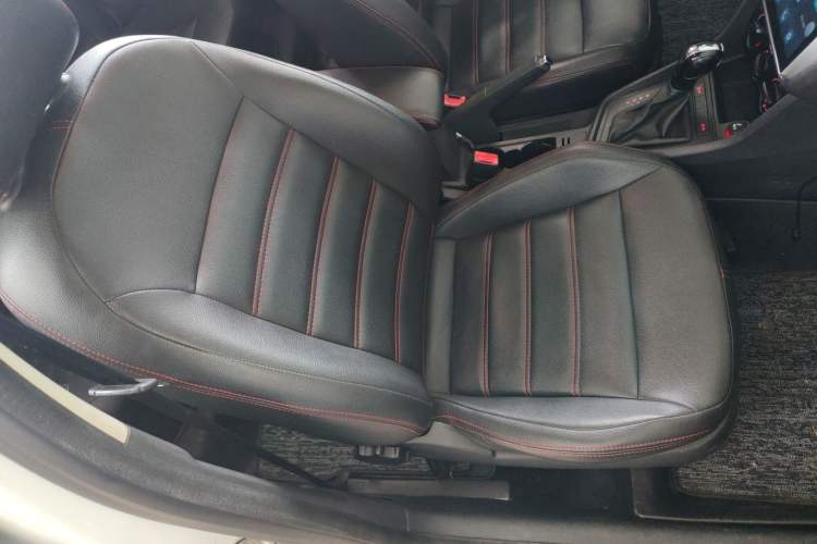 Used Volkswagen Gran Lavida 2015 1.6L Automatic Fashion Edition Right Front Seat