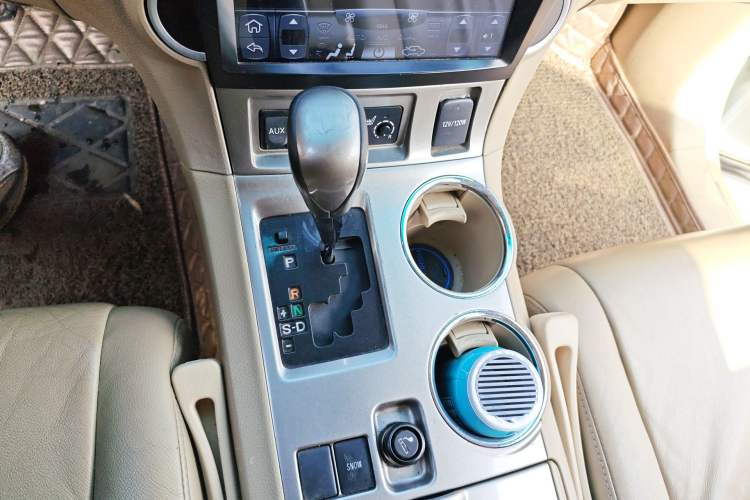 Used Toyota Highlander 2012 2.7L Two-Wheel Drive 7-Seater Luxury Edition Gear Lever