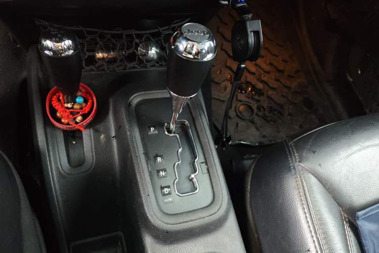 Used Jeep Wrangler 2016 3.0L Sahara 75th Anniversary Edition Gear Lever