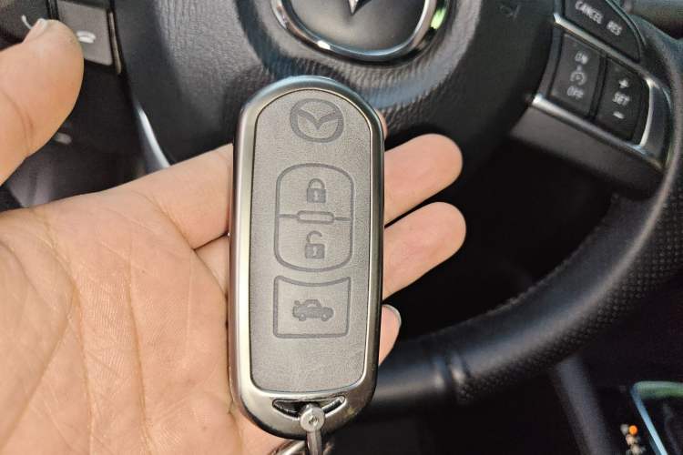 Used Mazda Atenza 2017 2.0L Blue Sky Luxury Edition
