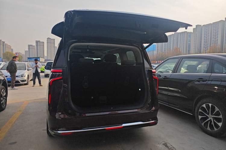 Used SAIC MAXUS G90 2022 2.0T Xingyun Seven-Seater Version
