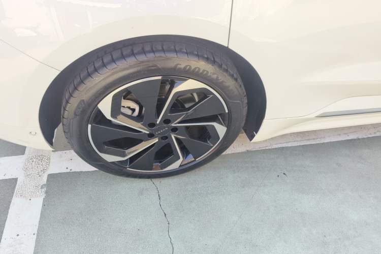 Used Zeekr 001 2022 Long-Range Dual-Motor WE Edition Right Rear Wheel Hub