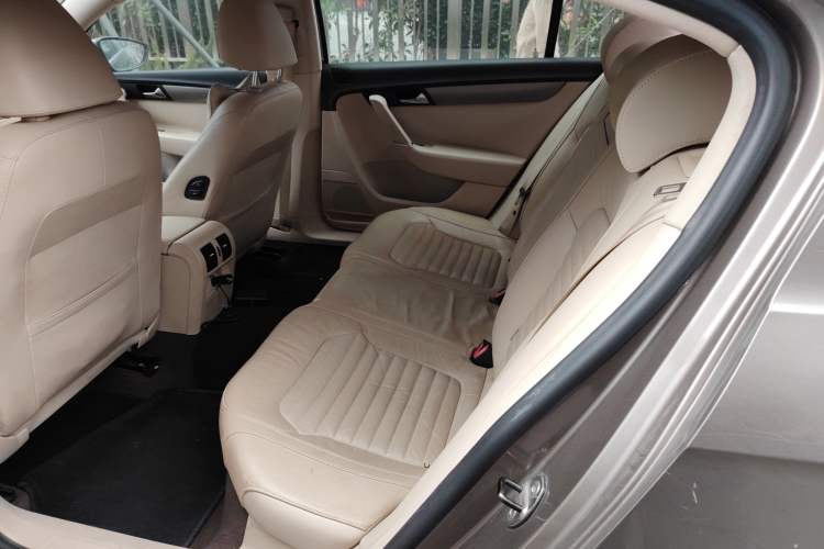 Used Volkswagen Magotan 2012 Revised Version 1.8TSI Leading Edition Left Rear Seat