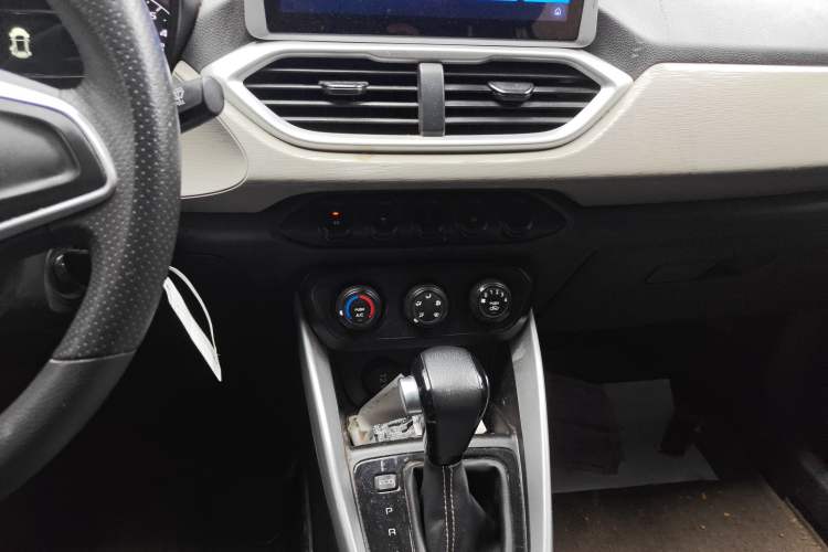 Used Baojun 510 2021 1.5L CVT Enjoy Edition Audio And AC Panel