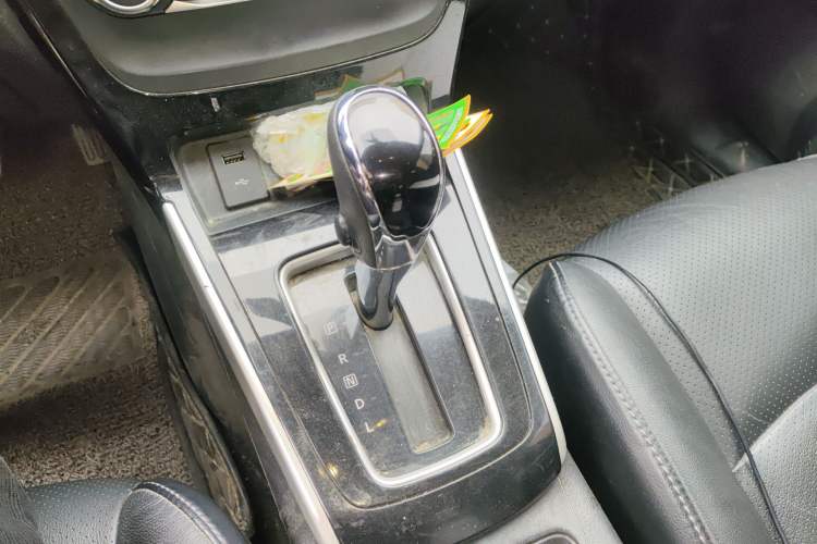 Used Nissan Sylphy 2019 1.6XV CVT Smart Connect Luxury Edition China VI Standard Gear Lever
