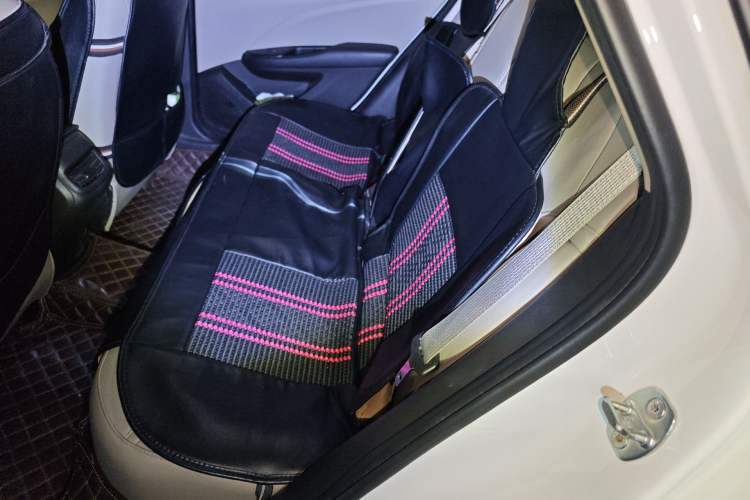 Used Buick GT 2018 15T Dual-Clutch Elite Model China V Standard Left Rear Seat