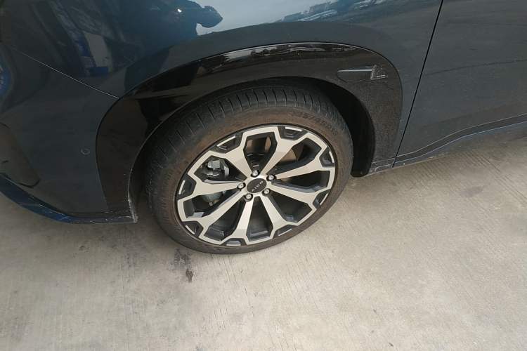 Used AION V 2024 Aion Tyrannosaurus 650 LiDAR Edition