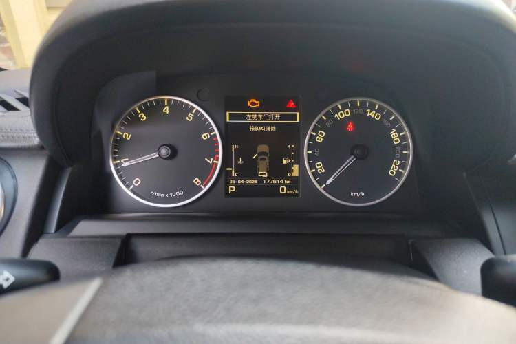 Used Land Rover Discovery 2016 3.0 SC Obsidian Black Heritage Edition SE
