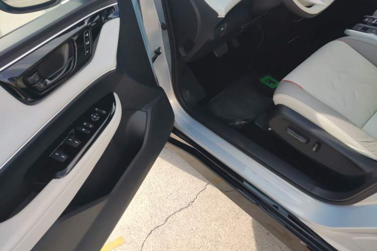 Used Honda e:NS2 2024 Light-Chasing Version Driver Seat