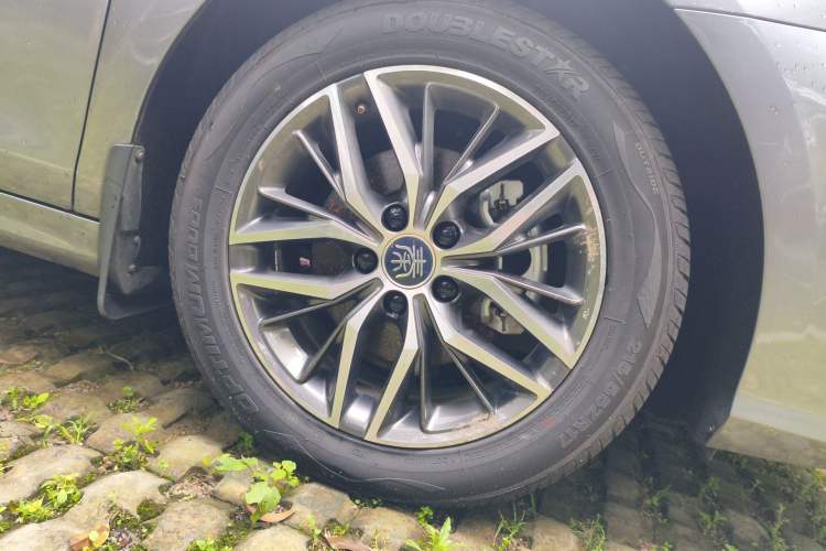 Used BYD Qin PLUS 2021 DM-i 120KM Prestige Model Right Front Wheel Hub