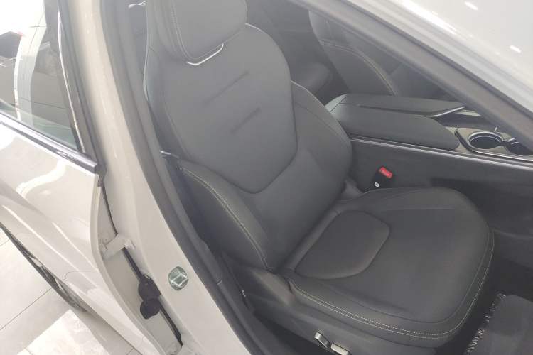 Used ARCFOX Alpha T5 2025 520 MAX Right Front Seat