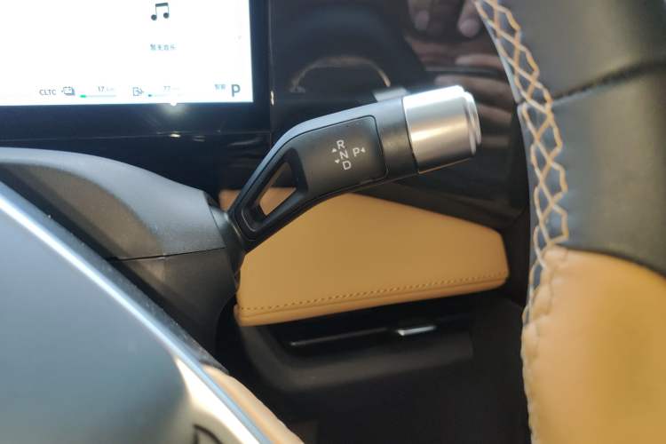 Used Geely Galaxy L7 2024 1.5T 115 km PLUS Dragon Edition Gear Lever