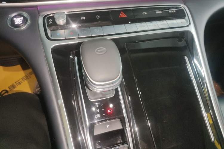 Used GAC Trumpchi M8 2023 Lingxiu Series 390T Prestige Edition Gear Lever