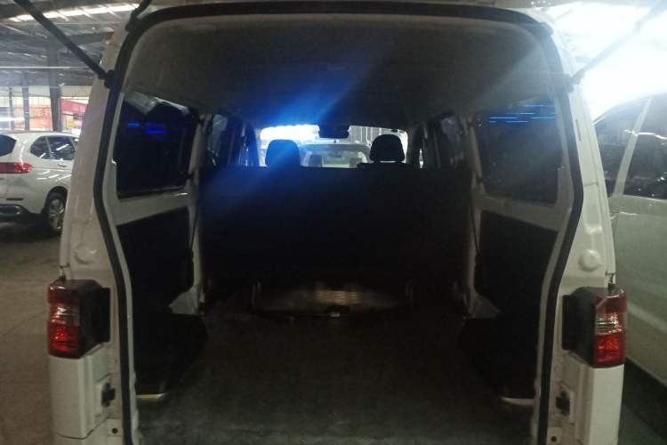 Used Jinbei Gold Hiace M Classic 2022 1.5L Engineering Lion Passenger Vehicle 5 Seats Trunk