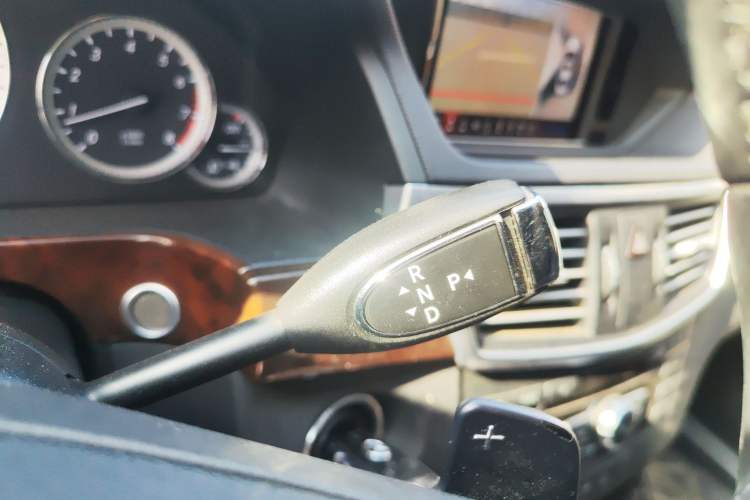 Used Mercedes-Benz E-Class 2013 E 260 L CGI Elegant Model Gear Lever