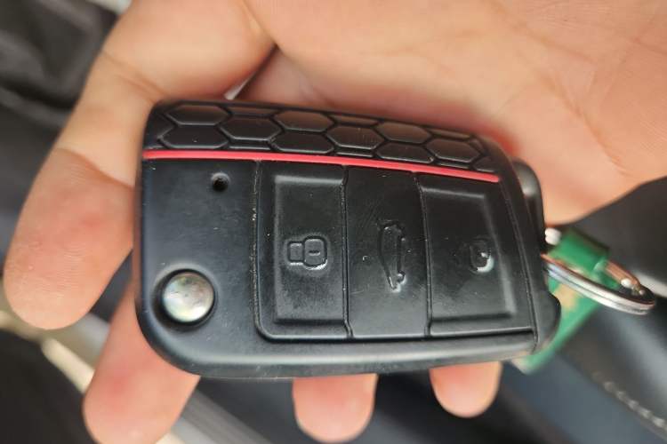 Used Volkswagen Lamando 2015 280TSI Manual Comfort Edition Vehicle Key