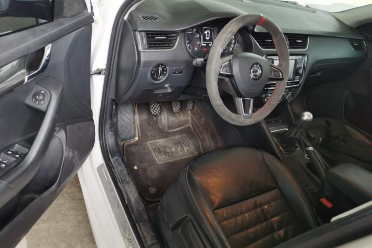 Used Skoda Octavia 2017 1.6L Manual Smart Drive Edition Driver Seat