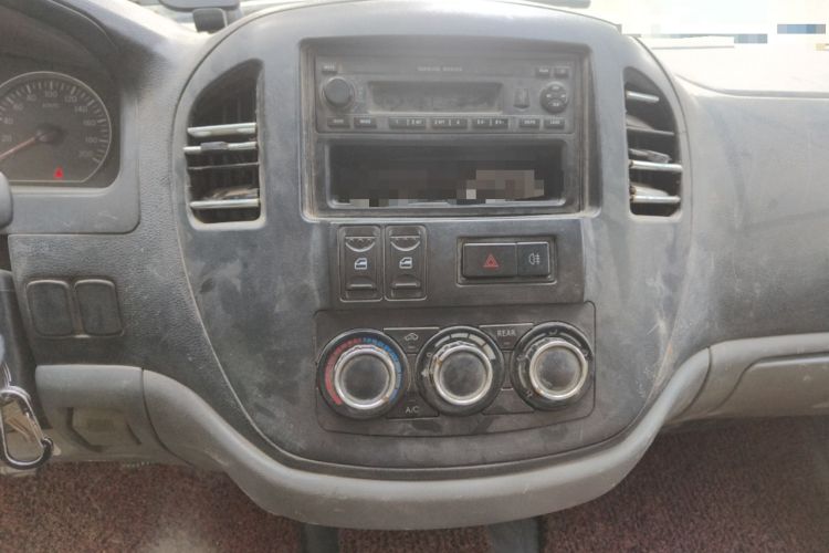 Used FORTHING Lingzhi 2014 M3 1.6L 7-Seater Comfort Model Audio And AC Panel