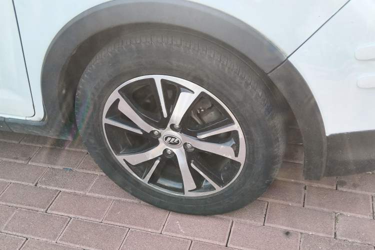 Used Lifan Auto X50 2014 1.5L CVT Elite Version Right Front Wheel Hub