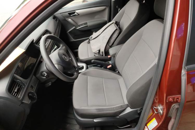 Used Volkswagen Gran Lavida 2013 1.6L Automatic Fashion Model