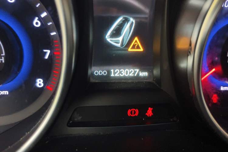 Used Hyundai Santa Fe 2015 2.4L Automatic Two-Wheel Drive Smart Version 5 Seats
