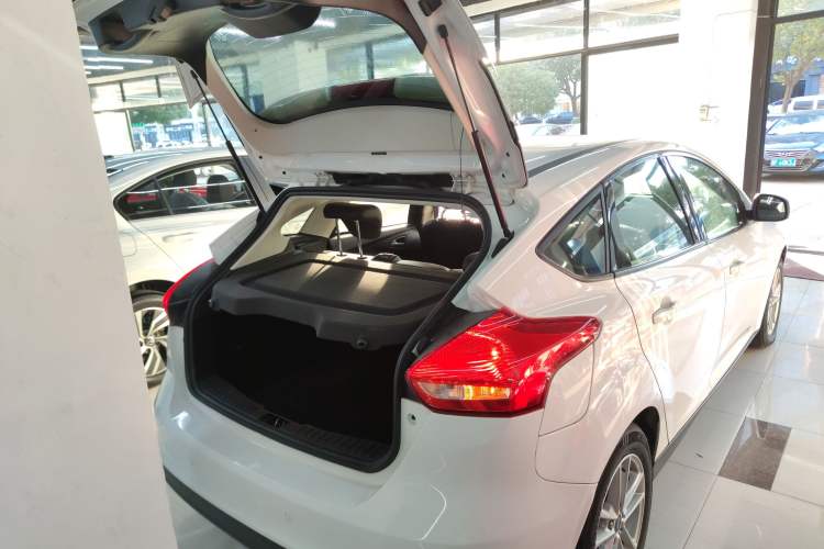 Used Ford Focus 2018 Hatchback Classic 1.6L Automatic Trendy SmartDrive Edition