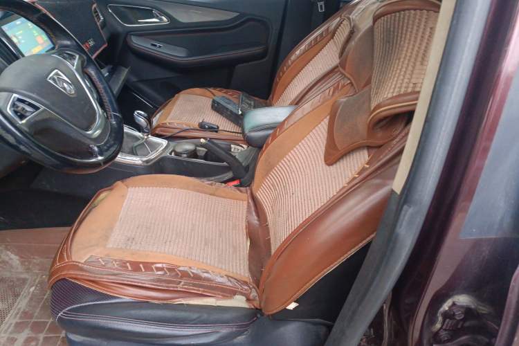 Used Baojun 560 2015 1.8L manual luxury version
