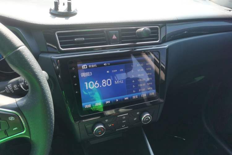 Used Dongfeng Fengon 580 2021 Revised ☆ Star Edition 1.8L Manual Elite Version Audio And AC Panel