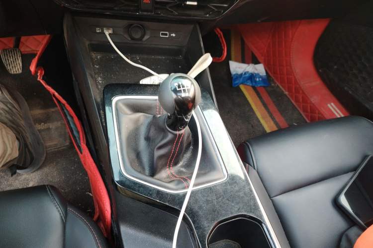 Used MG 5 2023 180 DVVT Manual Luxury Edition Gear Lever