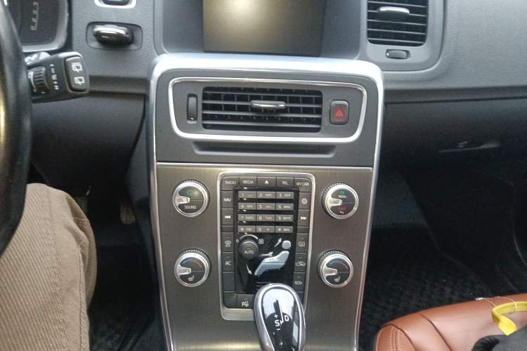 Used Volvo V60 2015 T5 Zhiya Edition