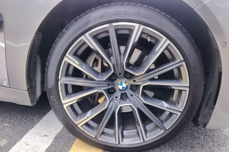 Used BMW 7 Series 2019 740Li Leading Model M Sport Package Right Front Wheel Hub