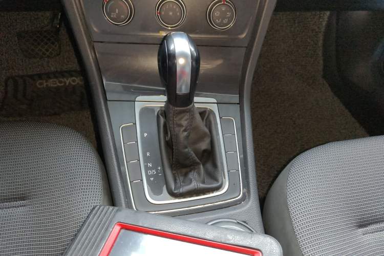 Used Volkswagen Golf 2018 1.6L Automatic Comfort Model Gear Lever